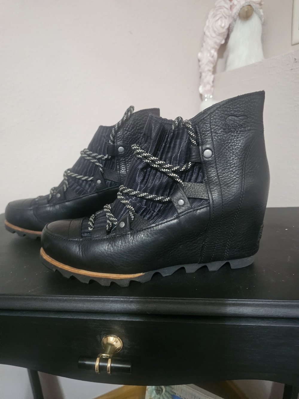 Sorel Black Sandy Waterproof Leather Wedge Ankle Boots with Contrast Laces